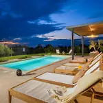 Casa Fiore Viola For 8 People With Heated Pool Stifanići