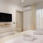 Casa Fiore Viola For 8 People With Heated Pool *