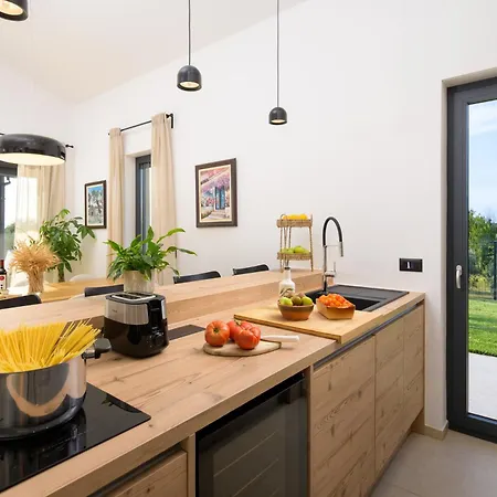 Casa Fiore Viola For 8 People With Heated Pool * Stifanici