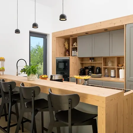 Casa Fiore Viola For 8 People With Heated Pool