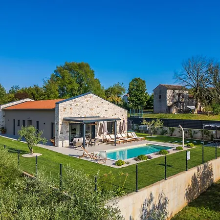 Villa Casa Fiore Viola For 8 People With Heated Pool