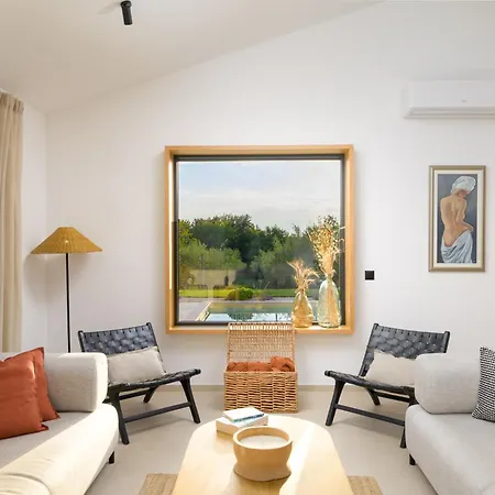 Casa Fiore Viola For 8 People With Heated Pool *