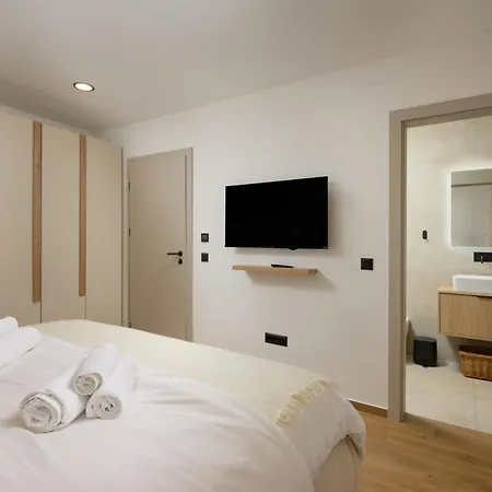 Casa Fiore Viola For 8 People With Heated Pool Stifanici