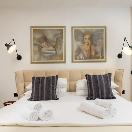 Villa Casa Fiore Viola For 8 People With Heated Pool