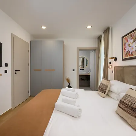 Casa Fiore Viola For 8 People With Heated Pool Villa *