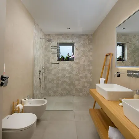 Casa Fiore Viola For 8 People With Heated Pool Stifanici