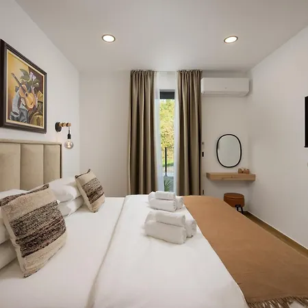 Casa Fiore Viola For 8 People With Heated Pool