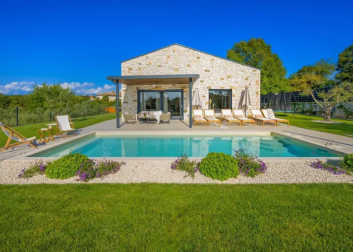 Casa Fiore Viola For 8 People With Heated Pool Vila