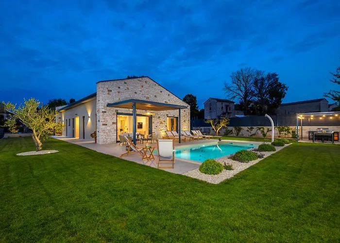 Βίλα Casa Fiore Viola For 8 People With Heated Pool Stifanići
