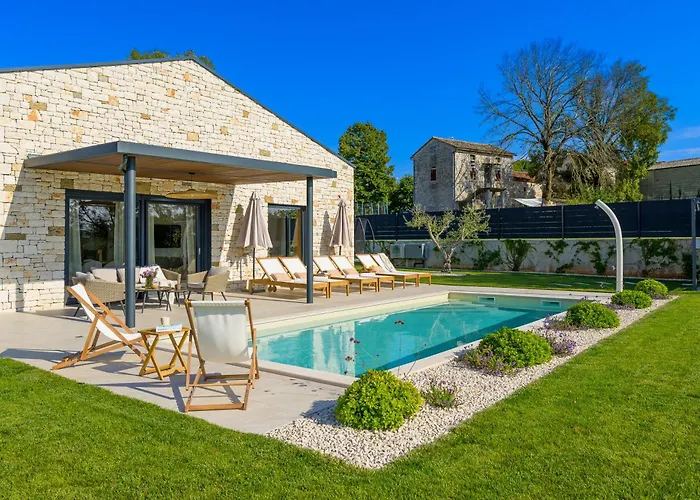 Casa Fiore Viola For 8 People With Heated Pool