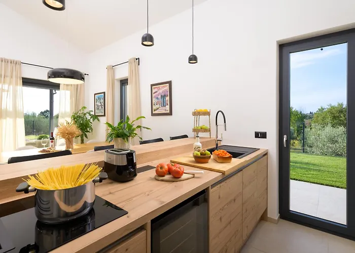 Casa Fiore Viola For 8 People With Heated Pool * Stifanići