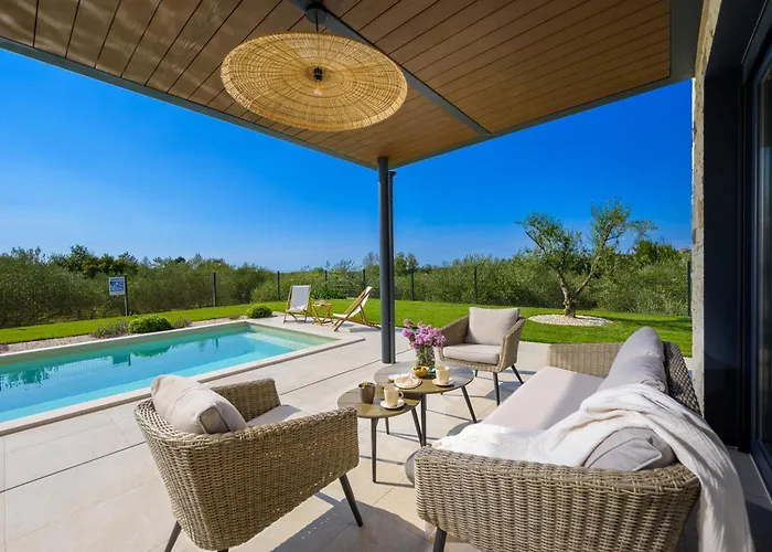 Βίλα Casa Fiore Viola For 8 People With Heated Pool Stifanići