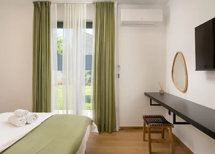 Βίλα Casa Fiore Viola For 8 People With Heated Pool