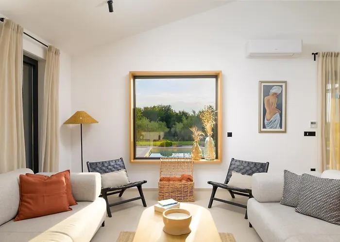 Casa Fiore Viola For 8 People With Heated Pool *