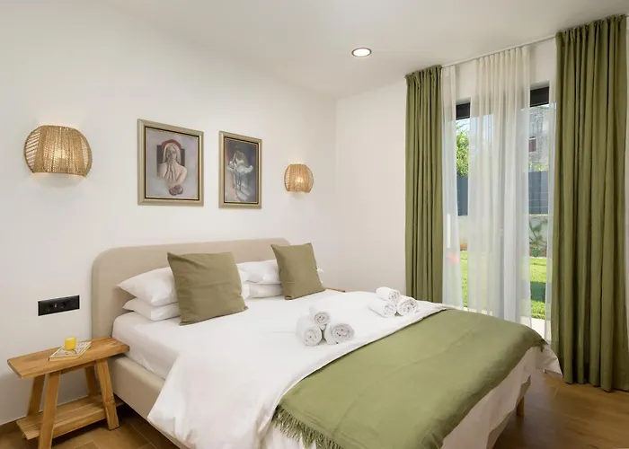 Casa Fiore Viola For 8 People With Heated Pool Βίλα Stifanići