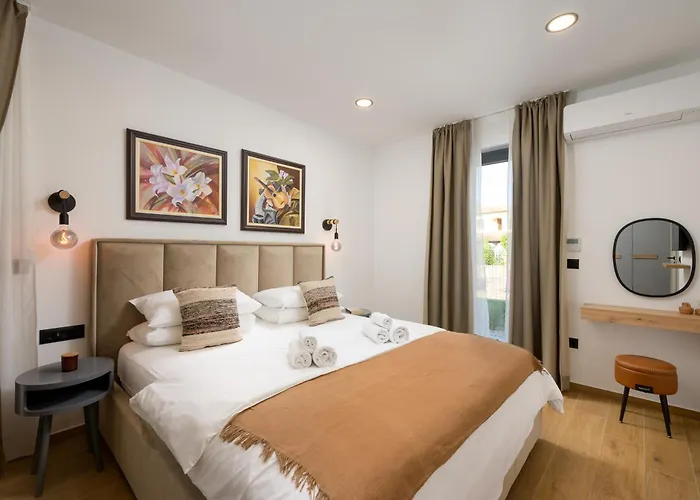 Casa Fiore Viola For 8 People With Heated Pool Βίλα Stifanići