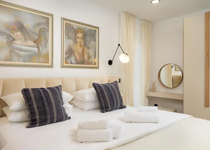 Casa Fiore Viola For 8 People With Heated Pool