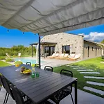 Casa Fiore Viola For 8 People With Heated Pool Stifanići