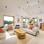 Villa Casa Fiore Viola For 8 People With Heated Pool