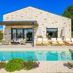 Casa Fiore Viola For 8 People With Heated Pool Villa