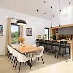 Villa Casa Fiore Viola For 8 People With Heated Pool