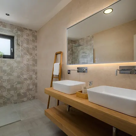 Casa Fiore Viola Stifanici
