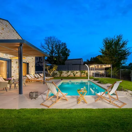 Casa Fiore Viola For 8 People With Heated Pool Villa *