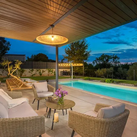 Villa Casa Fiore Viola For 8 People With Heated Pool *
