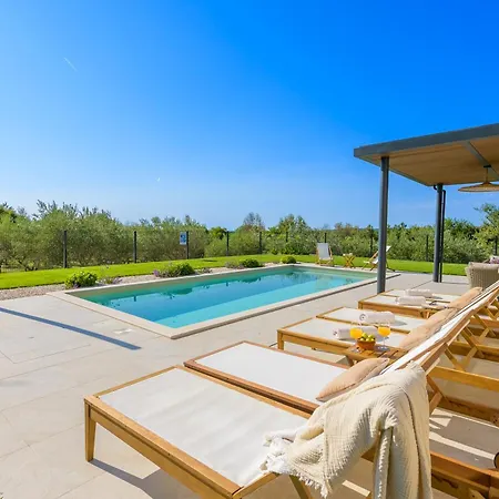 Villa Casa Fiore Viola For 8 People With Heated Pool