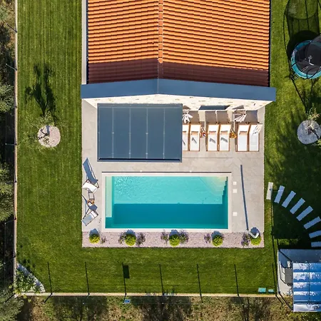 Villa Casa Fiore Viola For 8 People With Heated Pool Stifanici