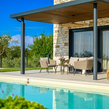 Casa Fiore Viola For 8 People With Heated Pool Villa