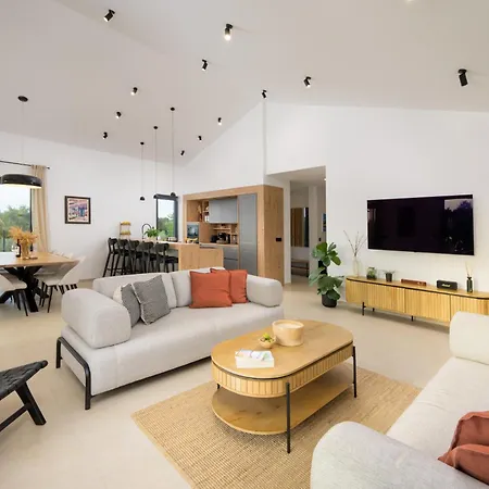 Casa Fiore Viola For 8 People With Heated Pool Villa Stifanici