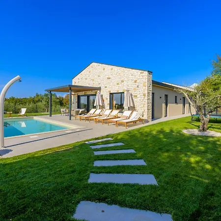 Casa Fiore Viola For 8 People With Heated Pool *