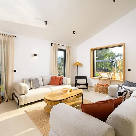 Casa Fiore Viola For 8 People With Heated Pool * Stifanici