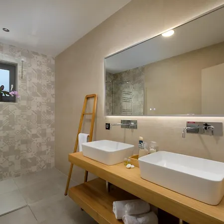 Casa Fiore Viola For 8 People With Heated Pool Villa