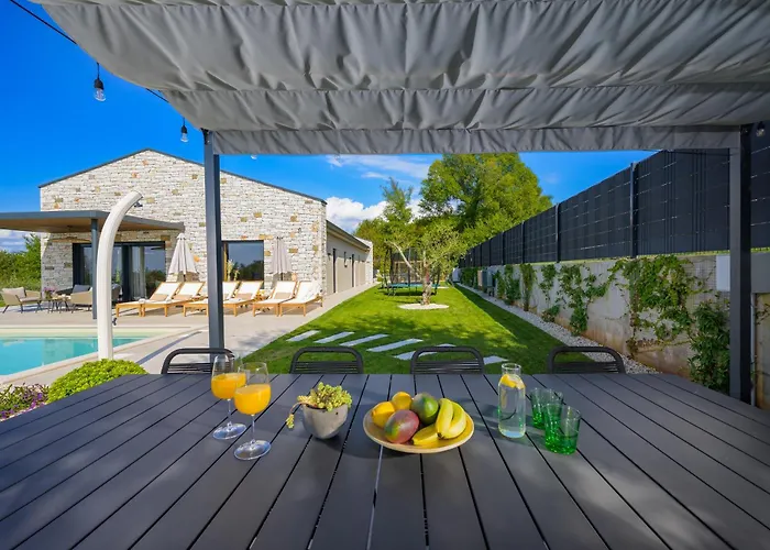 Casa Fiore Viola For 8 People With Heated Pool 别墅 Stifanići