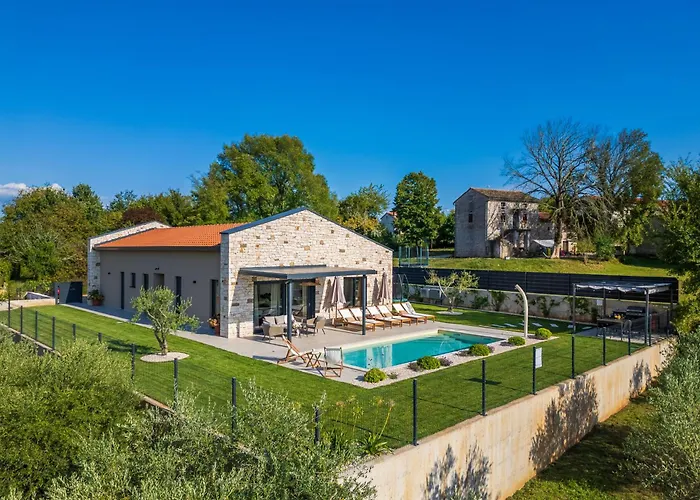 别墅 Casa Fiore Viola For 8 People With Heated Pool