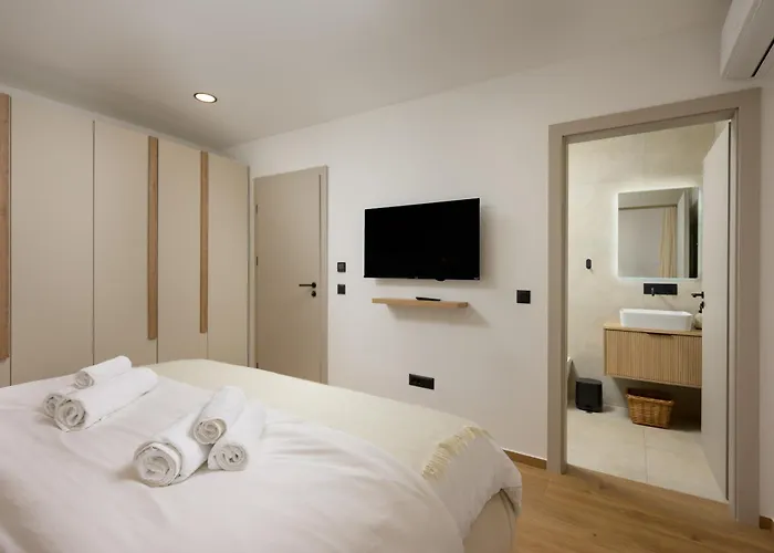 Casa Fiore Viola For 8 People With Heated Pool Stifanići