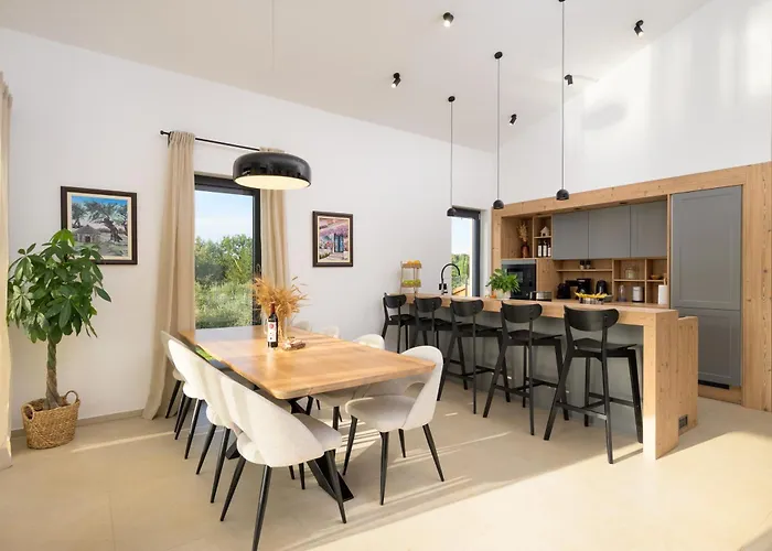 别墅 Casa Fiore Viola For 8 People With Heated Pool